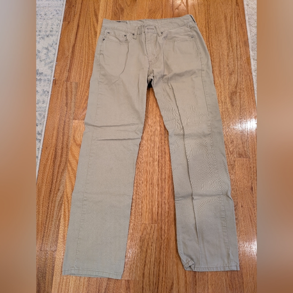 Classic Men's Khaki Chinos Jean Cut And Material 33x32